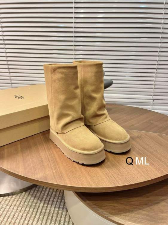 Picture of UGG Shoes _SKUUGGsz35-40ML110619787